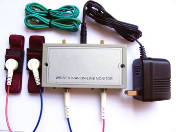 110V / 220V ESD कलाई का पट्टा लाइन मॉनिटर पर दोहरी पट्टियाँ समर्थित पावर एडाप्टर शामिल हैं
