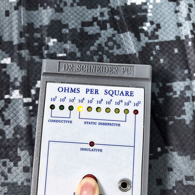 छलावरण मुद्रण उच्च प्रदर्शन ईएसडी हीरा जाली बुना हुआ कपड़े 87% पॉलिएस्टर + 13% कार्बन फाइबर